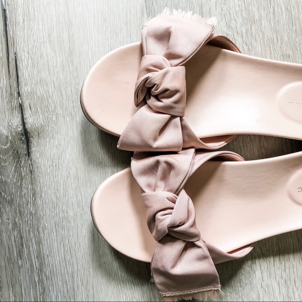 Banana Republic blush pink  sandals with bow